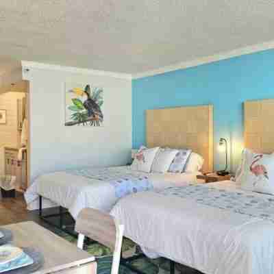 Sandy Toes! A bright and vibrant studio condo in Daytona Beach FL Unit 418! Rooms