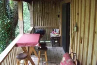 Sanitized! Creekside Cottage sits over Creek  Woods, Looking into Park!  Pets OK