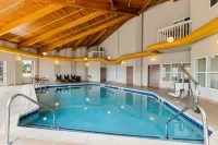 Comfort Inn Near University of Wyoming - Swimmingpools