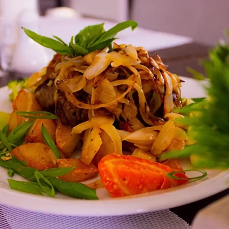 Sunville Hotel and Restaurant Отели рядом с достопримечательностью «Пляж Думалуан»