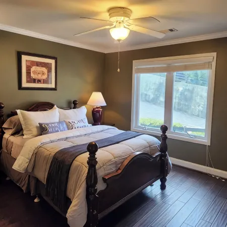 Helen Haus - RIVERFRONT 3 bdr 3.5 bath Town Home in beautiful Alpine Helen!