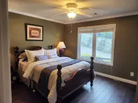 Helen Haus - RIVERFRONT 3 bdr 3.5 bath Town Home in beautiful Alpine Helen!