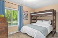 Quiet Lake Anna Rental-4Min Walk! King Bed/Game Barn/Fire Pits/Dock - Homestays