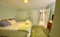 Truly Beachfront Condo. Right on the Ocean. 2 King Master Suites.4P,Free Parking - 4-Star