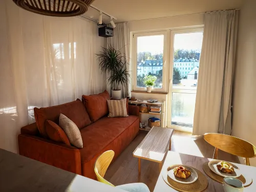 High standard + private cinema + close to Old Town - New