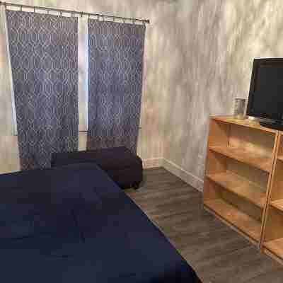 Charming 1-bedroom carriage house apartment with private garage Rooms
