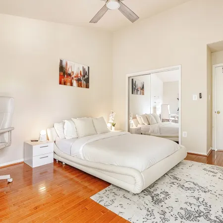 Private Downtown Herndon Escape - Full Amenities