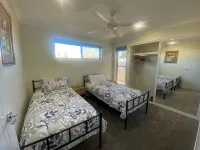 Brand New 2BR Coastal Home w/ Outdoor Entertaining – 350m to Beach, Pier & cafes - Wifi