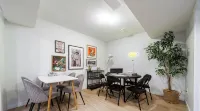 Group Oasis Near Wem | Hot Tub, 2 Kitchens, 3 Lounges, Fire Table • Sleeps 14 - บังกะโล