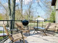 Charming lake front 3-bedroom cottage in Coldwater, Michigan Hotels in Branch County