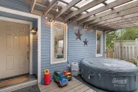 Big beautiful house with lots of room and amazing mountain and ocean views!!! - Hot Tub