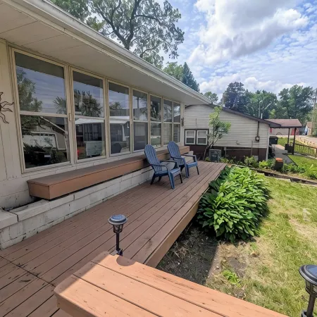 Cozy Ranch Retreat! Peace, Lake Views, Game Room & Hot Tub