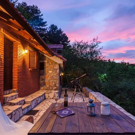 Pine Forest Chalet 1400m | Cinema & Fireplace