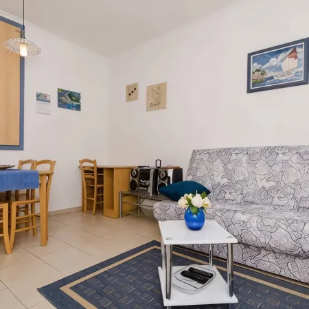 Apartments & Room Frane