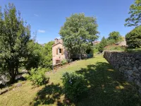 Coquette Tiny-House 5 minutes' walk from all amenities, close to must-sees Hoteles en Joyeuse
