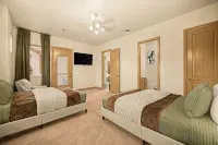 6000 Sq Ft Golf Estate • 8BR • 12 Beds • Near 7 Courses • Hot Tub - balcony