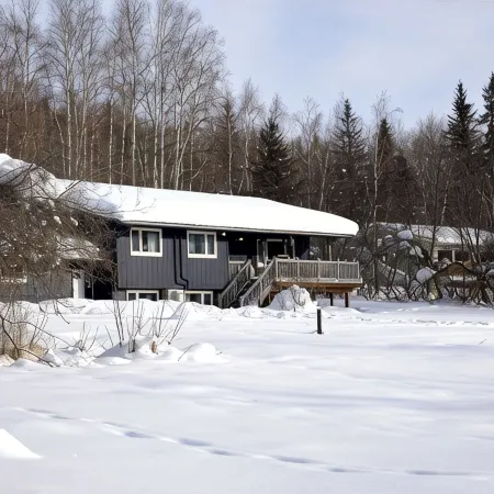 Escape to a Private Hilltop Luxury Home with Breathtaking Valley & Aurora Views!