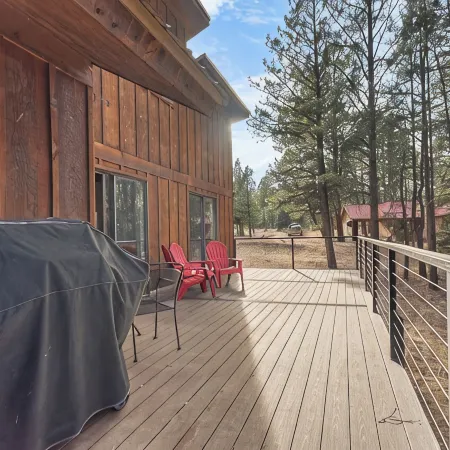 'Enchanted Pines' Mountain Escape!