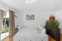 Animal house | parking lot | terrace - 3-Star