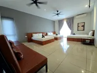 Cozy Home/Pool Cinema/Karaoke Jonker 1.2 km 20+8pax - Villas
