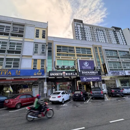 Ipoh Town Horizon Skypool Suites 4-11pax by IWH Suites