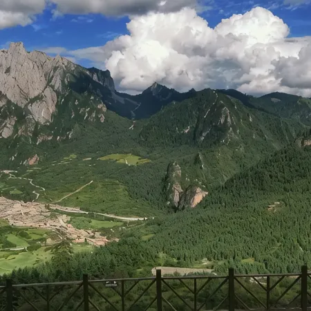 Zha Ga Na Gana Manyuan Homestay (Dari Viewing Platform)