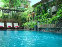 King Grand Boutique Hotel - Kolam Renang