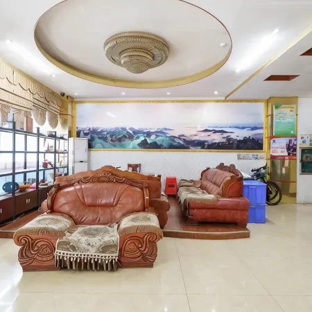 Lingchun Hotel
