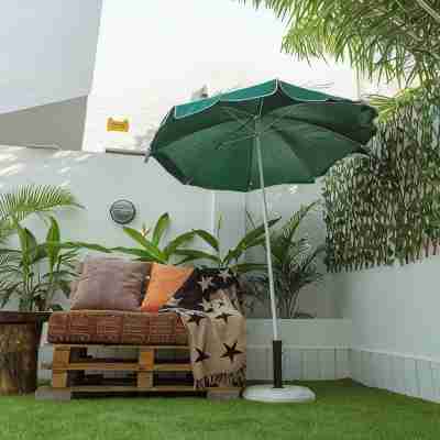 Modern 3-bedroom townhome with a pool, AC and Wi-Fi in vibrant East Legon Hotel Exterior