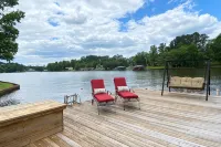 Charming 4-bedroom lake house a stone's throw from beautiful Lake Sinclair