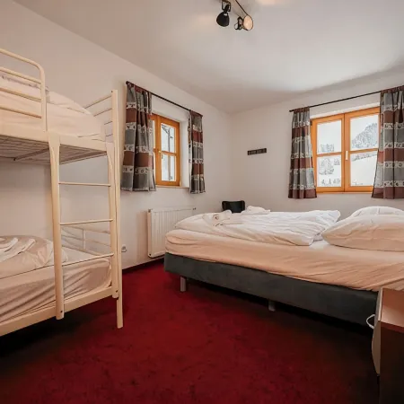 Chalet zur Rose 3-room apartment "Alpen Lilie" 2-8 persons (95m2) Отели в г. Гемайнде Берванг