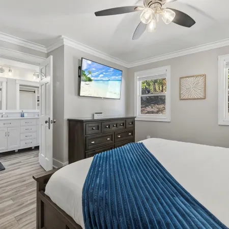 Lakefront Lake Arrowhead Home w/ hot tub