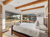 Alaska Slopes | Hot Tub, Gym & Guest House Hotels near Bear Cub