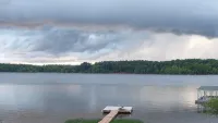 Lakehouse on the water with amazing view and private dock - Homestays