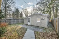 Fenced.Private Bungalow-CLE & BW.Dog Friendly!