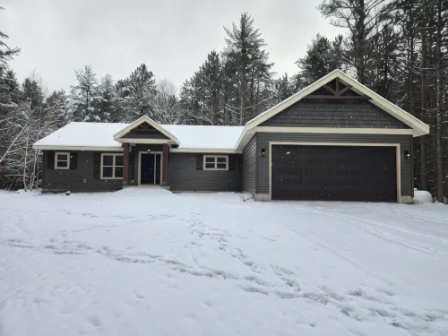 Spacious 5-BR home in Manitowish Waters with pier access on Chain of Lakes.