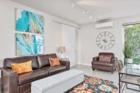Beautiful 1-Bedroom Apartment@Walk to Uptown@Fast WiFi@In-Unit W/D - Apartemen