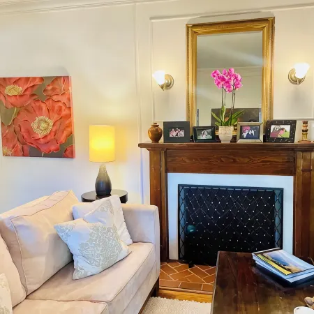 1-bedroom condo in Beverly Hills