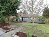 Spacious Retreat House Only 12 Miles from Seattle & Minutes 2 SeaTac Airport Hotéis em Burien
