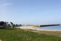 Apartment facing pier with sea view, WIFI and secure parking space