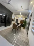 Charming 3-bedroom building with AC and WiFi in welcoming ACP Kwabenya Estate - บังกะโล