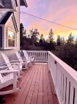 Luxury Treehouse Cabin with Jacuzzi and stunning views! - 4-Star