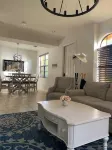 RESORT STYLE  POOLS, TIKI BAR, TENNIS COURTS, MOVIE THEATER, GYM & MORE! - Bungalows