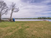 Spacious 5-Bedroom Lake House on Lake Gladewater Ξενοδοχεία στην πόλη Gladewater