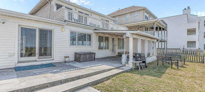 Oceanfront Cozy Beach Duplex Hotels in Norfolk