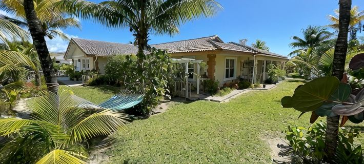 2Br near Coral Beach- Coconut Villa, hear the waves and relax! Hotels in Freeport
