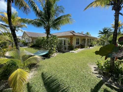 2Br near Coral Beach- Coconut Villa, hear the waves and relax!