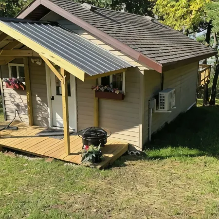 Sunset Studio, Amazing River Views, HOT TUB! New Listing!