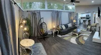 Vaulted Ceilings & Accent Windows--1 mile from CU