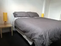 Bright and spacious bungalow in authentic bush setting Hotels in Creswick